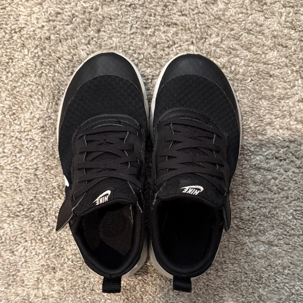 Nike Boys Tanjun Easyon Black and White Athletic Sneakers